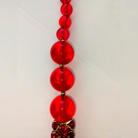 KATE SPADE RED BOWERY BALL LUCITE NECKLACE WITH RED CRYSTAL ACCENTS - Picture 8 of 9